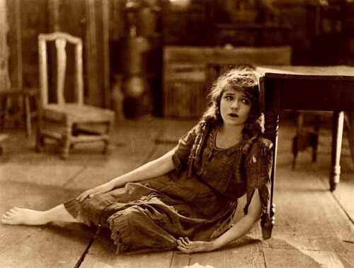 mary pickford sitting on floor